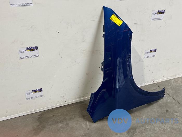 Front wing, right from a Mercedes-Benz GLA (H247) 2.0 220d 4-Matic 2021