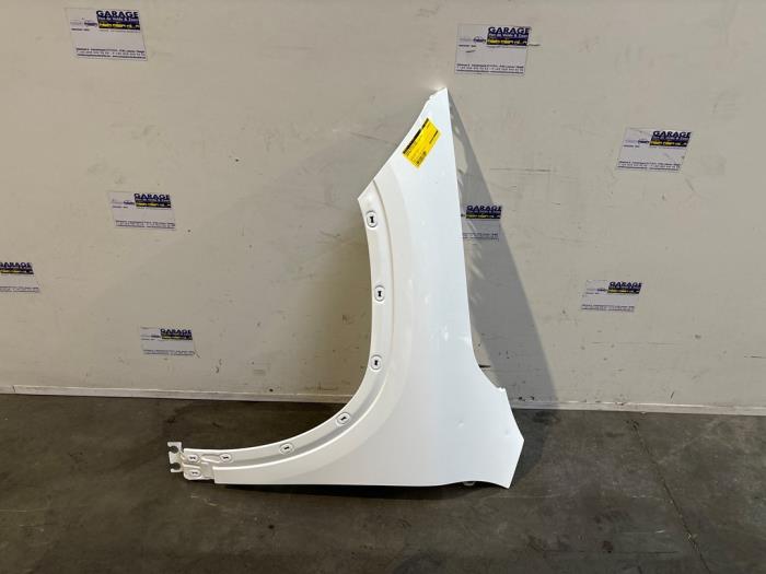 Front wing, right from a Mercedes-Benz GLA (H247) 1.3 180 Turbo 16V 2022