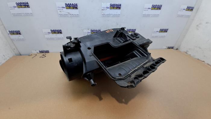 Begagnade Luftfilterhus Mercedes C (W204) 1.8 C-180 CGI 16V Pris € 48,40 Inklusive moms erbjuds av Autoparts Van De Velde