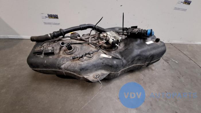 Depósito Adblue de un Mercedes-Benz ML III (166) 3.0 ML-350 BlueTEC V6 24V 4-Matic 2014