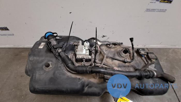Depósito Adblue de un Mercedes-Benz ML III (166) 3.0 ML-350 BlueTEC V6 24V 4-Matic 2014