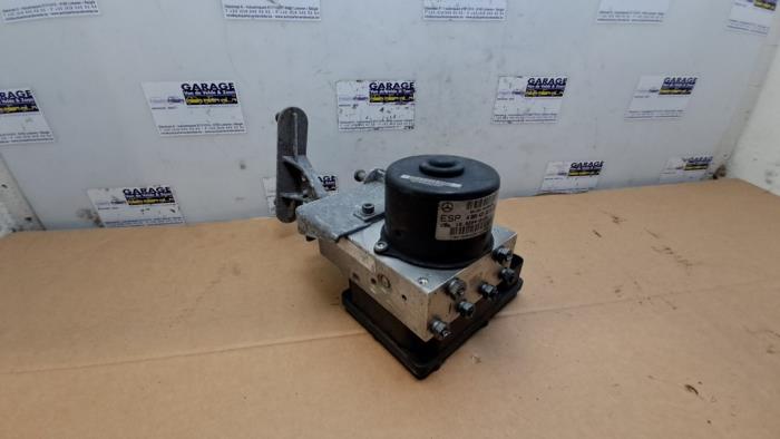Usagé Bloc ABS Mercedes CLK (C209) 2.2 220 CDI 16V Prix € 72,60 Prix TTC proposé par Autoparts Van De Velde