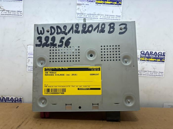 Begagnade DAB-modul Mercedes A (W176) 2.2 A-200 CDI, A-200d 16V Pris € 60,50 Inklusive moms erbjuds av Autoparts Van De Velde