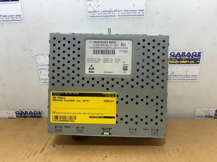 Używane Modul DAB Mercedes A (W176) 2.2 A-200 CDI, A-200d 16V Cena € 60,50 Z VAT oferowane przez Autoparts Van De Velde