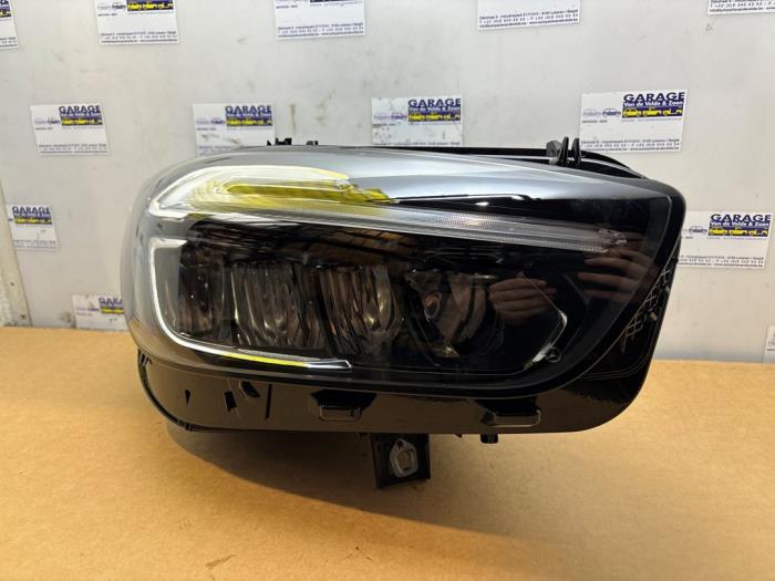 Używane Reflektor prawy Mercedes B (W247) 1.3 B-250 e Turbo 16V Cena € 877,25 Z VAT oferowane przez Autoparts Van De Velde
