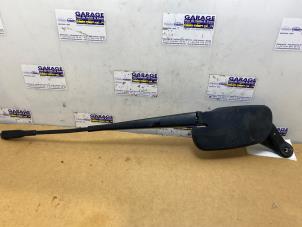 Used Front wiper arm Mercedes A (W176) 1.5 A-180 CDI, A-180d 16V Price € 48,40 Inclusive VAT offered by Autoparts Van De Velde