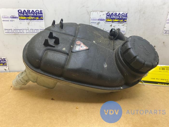 Expansion vessel from a Mercedes-Benz B (W246,242) 1.6 B-200 BlueEFFICIENCY Turbo 16V 2015