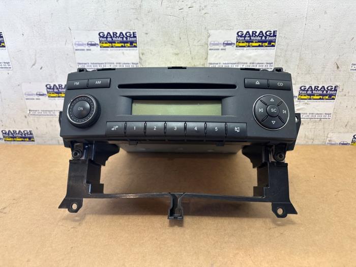 Używane Radio Mercedes Sprinter 3,5t (906.63) 314 CDI 16V Cena € 108,90 Z VAT oferowane przez Autoparts Van De Velde
