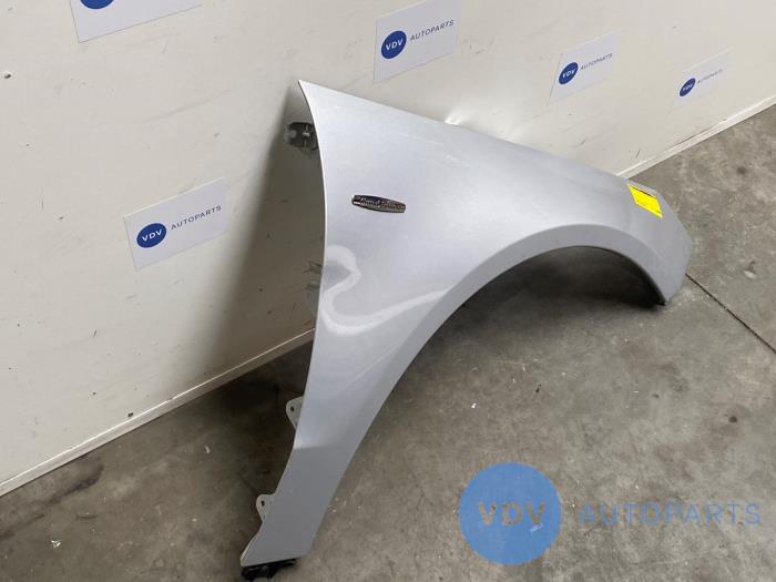 Front wing, right from a Mercedes-Benz R (W251) 3.5 350 CDI V6 24V BlueTec 4-Matic 2010