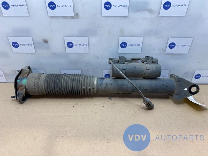 Rear shock absorber, left from a Mercedes-Benz GLE Coupe (C292) 350d 3.0 V6 24V BlueTEC 4-Matic 2017