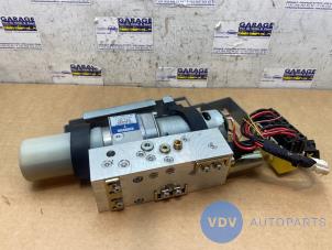Used Hydraulic pump Mercedes SLK (R171) 1.8 200 K 16V Price € 484,00 Inclusive VAT offered by Autoparts Van De Velde