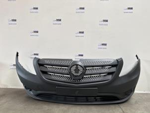 Gebrauchte Stoßstange vorne Mercedes Vito (447.6) 1.7 110 CDI 16V Preis € 223,85 Mit Mehrwertsteuer angeboten von Autoparts Van De Velde