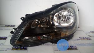 Used Headlight, left Mercedes C (W204) 2.2 C-220 CDI 16V BlueEFFICIENCY Price € 248,05 Inclusive VAT offered by Autoparts Van De Velde