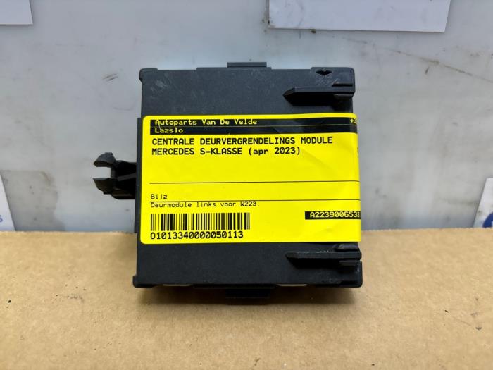 Central door locking module Mercedes S 3.0 S-350d - A2239006533