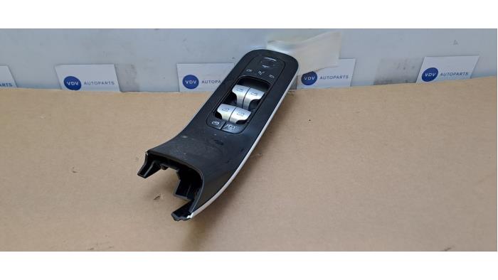 Usados Interruptor combinado de ventanillas Mercedes S Lang (V223) 3.0 S-580e 24V 4-Matic Precio € 90,75 IVA incluido ofrecido por Autoparts Van De Velde