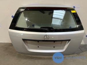 Używane Pokrywa bagaznika Mercedes C Estate (S204) 2.2 C-200 CDI 16V . Cena € 302,50 Z VAT oferowane przez Autoparts Van De Velde