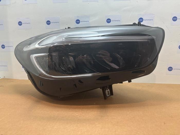 Używane Reflektor prawy Mercedes B (W247) 1.3 B-250 e Turbo 16V Cena € 877,25 Z VAT oferowane przez Autoparts Van De Velde