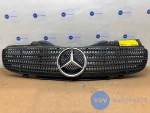 Usagé Calandre Mercedes SLK (R170) 2.0 200 16V Prix sur demande proposé par Autoparts Van De Velde