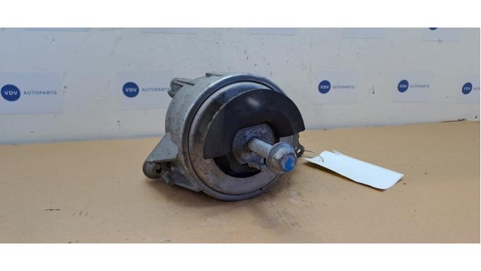 Used Engine mount Mercedes C (W206) C-180 1.5 EQ Boost Price € 48,40 Inclusive VAT offered by Autoparts Van De Velde