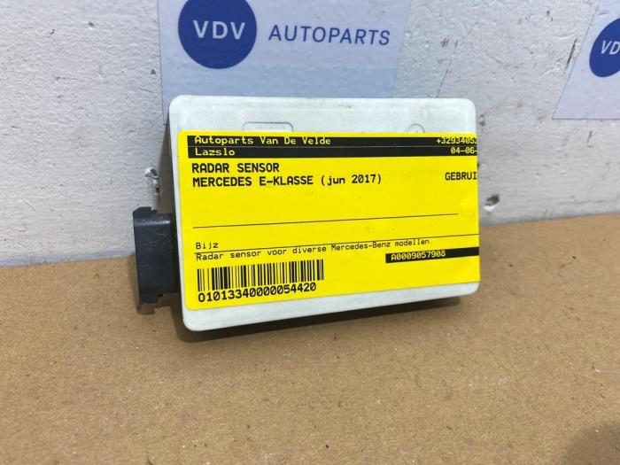 Begagnade Radarsensor Mercedes E (W213) E-200 1.5 EQ Boost 4-Matic Pris € 272,25 Inklusive moms erbjuds av Autoparts Van De Velde