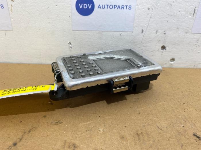 Usagé Régulateur de tension Mercedes CLS (C218) 250 CDI BlueEfficiency,BlueTEC, 250 d Prix € 36,30 Prix TTC proposé par Autoparts Van De Velde