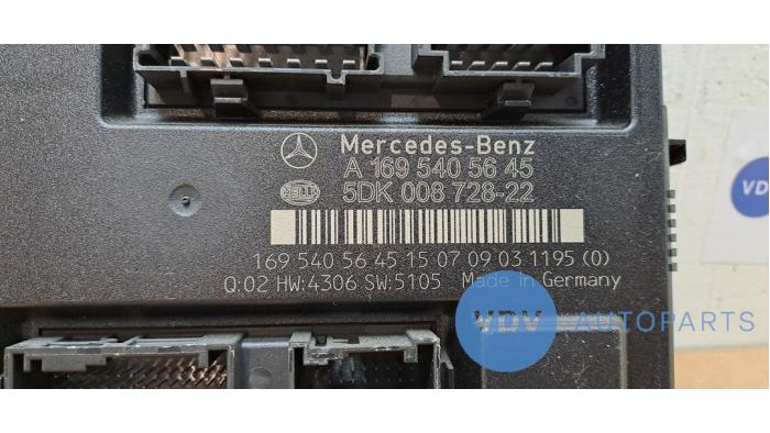 Komfortmodul från en Mercedes-Benz B (W245) 2.0 B-200 CDI 16V 2007