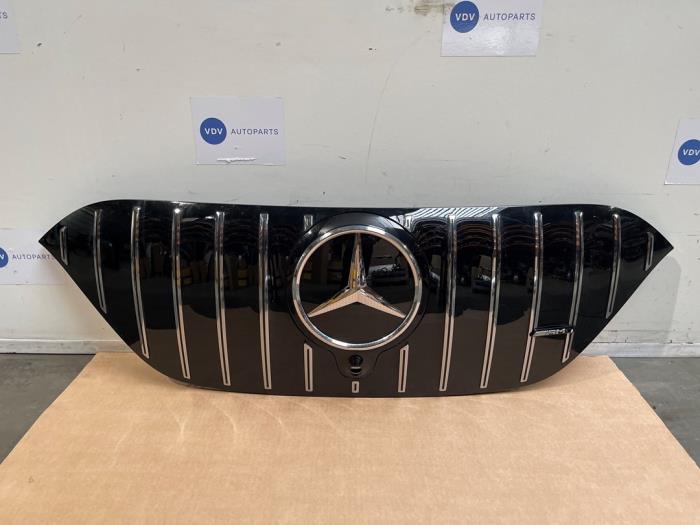 Używane Grill Mercedes EQE AMG SUV (X294) 53 AMG 4-Matic+ Cena € 484,00 Z VAT oferowane przez Autoparts Van De Velde