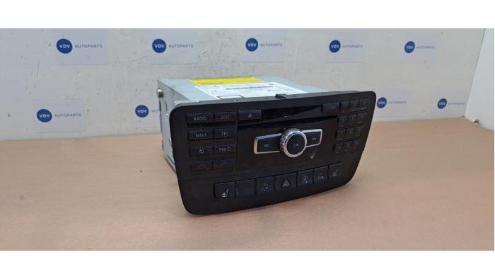 Używane Radio Mercedes GLA (156.9) 2.2 200 CDI, d 16V Cena € 108,90 Z VAT oferowane przez Autoparts Van De Velde
