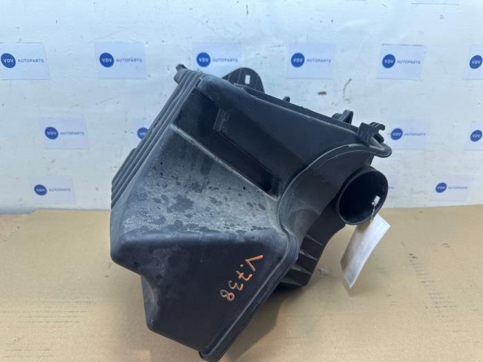 Gebrauchte Luftfiltergehäuse Mercedes A (W169) 2.0 A-200 5-Drs. Preis € 30,25 Mit Mehrwertsteuer angeboten von Autoparts Van De Velde