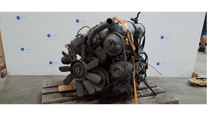 Engine from a Mercedes-Benz E (W210) 3.0 E-300D 24V 1997