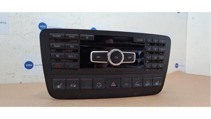 Używane Radio Mercedes GLA (156.9) 2.2 220 CDI 16V Cena € 108,90 Z VAT oferowane przez Autoparts Van De Velde