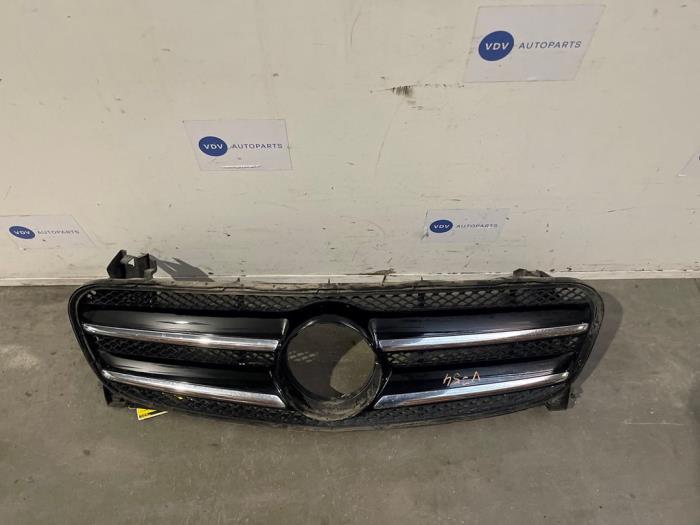 Używane Grill Mercedes GLA (156.9) 2.2 220 CDI 16V Cena € 151,25 Z VAT oferowane przez Autoparts Van De Velde