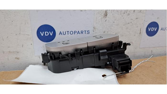 Używane Przelacznik (rózne) Mercedes E (W213) E-300 e 2.0 Turbo 16V Cena € 12,10 Z VAT oferowane przez Autoparts Van De Velde