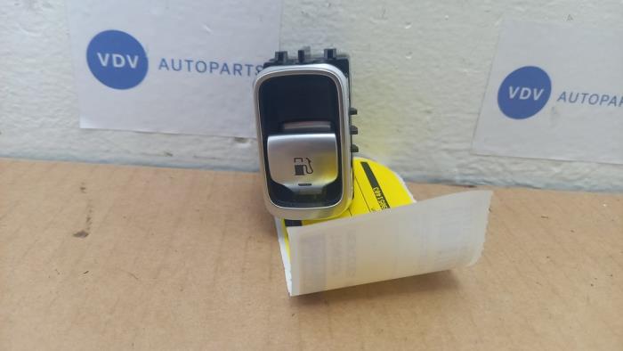 Begagnade Tanklock Mercedes AMG GT (C192) 4.0 V8 Biturbo 63 4-Matic+ Pris € 18,15 Inklusive moms erbjuds av Autoparts Van De Velde