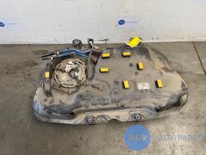 Begagnade Tank Mercedes A Limousine (177.1) 1.3 A-250 e Turbo 16V Pris € 302,50 Inklusive moms erbjuds av Autoparts Van De Velde