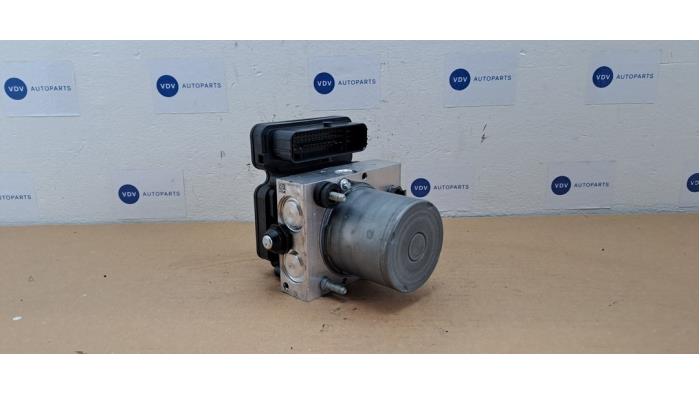 Begagnade ABS-pump Mercedes A Limousine (177.1) 1.3 A-250 e Turbo 16V Pris € 181,50 Inklusive moms erbjuds av Autoparts Van De Velde