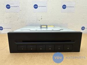 Begagnade CD-växlare Mercedes E (W211) 2.2 E-220 CDI 16V Pris € 121,00 Inklusive moms erbjuds av Autoparts Van De Velde