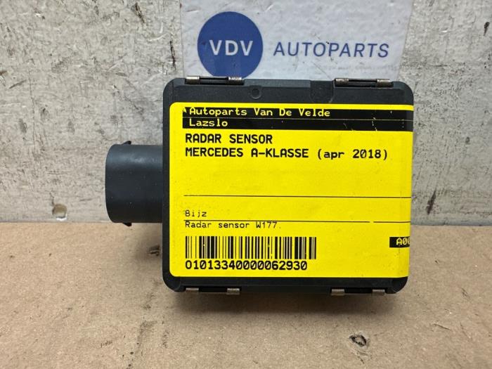 Begagnade Radarsensor Mercedes A (177.0) 1.3 A-200 Turbo 16V Pris € 181,50 Inklusive moms erbjuds av Autoparts Van De Velde