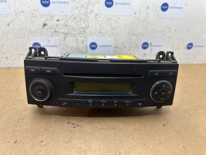 Używane Radio Mercedes Sprinter 3,5t (906.63) 309 CDI 16V Cena € 108,90 Z VAT oferowane przez Autoparts Van De Velde