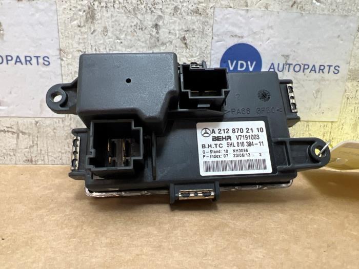 Usagé Régulateur de tension Mercedes CLS (C218) 250 CDI BlueEfficiency,BlueTEC, 250 d Prix € 36,30 Prix TTC proposé par Autoparts Van De Velde