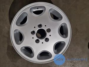 Używane Zestaw obreczy Mercedes E (W124) 2.0 200 D Cena € 605,00 Z VAT oferowane przez Autoparts Van De Velde