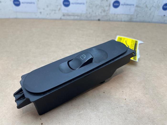 Usados Interruptor combinado de ventanillas Mercedes Sprinter 3,5t (906.63) 313 CDI 16V Precio € 24,20 IVA incluido ofrecido por Autoparts Van De Velde