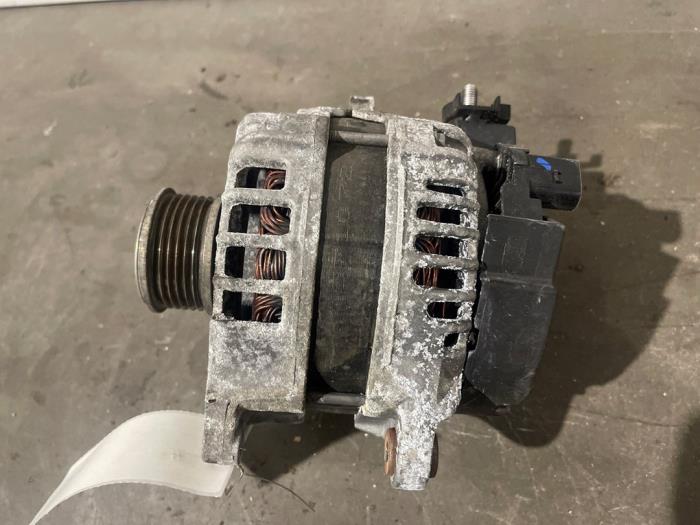 Dynamo från en Mercedes-Benz A (W176) 1.5 A-180 CDI, A-180d 16V 2015