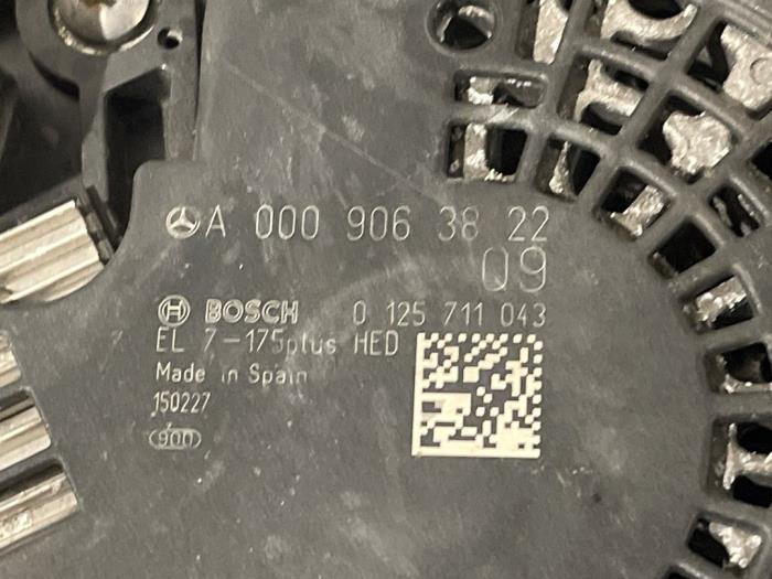 Dynamo från en Mercedes-Benz A (W176) 1.5 A-180 CDI, A-180d 16V 2015