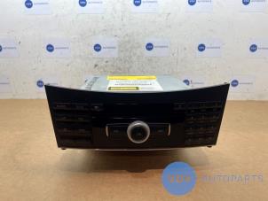 Begagnade Radio Mercedes E (W212) E-200 CDI 16V BlueEfficiency,BlueTEC Pris € 181,50 Inklusive moms erbjuds av Autoparts Van De Velde