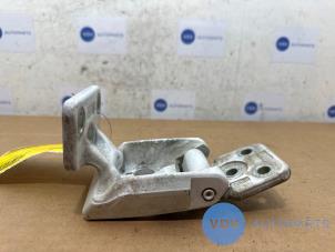 Usagé Charnière hayon Mercedes Sprinter 3,5t (906.63) 311 CDI 16V Prix € 36,30 Prix TTC proposé par Autoparts Van De Velde