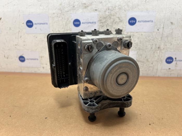 Begagnade ABS-pump Mercedes C Estate (S205) C-220d 2.0 Turbo 16V 4-Matic Pris € 151,25 Inklusive moms erbjuds av Autoparts Van De Velde