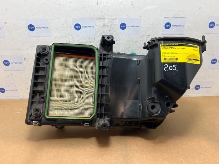 Gebrauchte Luftfiltergehäuse Mercedes C Estate (S205) C-200d 1.6 Turbo 16V Preis € 48,40 Mit Mehrwertsteuer angeboten von Autoparts Van De Velde