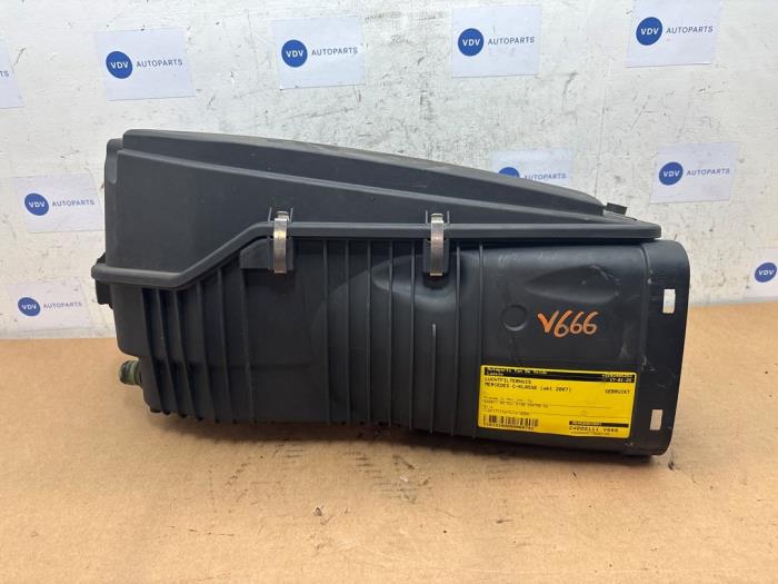 Begagnade Luftfilterhus Mercedes C (W204) 2.2 C-200 CDI 16V Pris € 36,30 Inklusive moms erbjuds av Autoparts Van De Velde