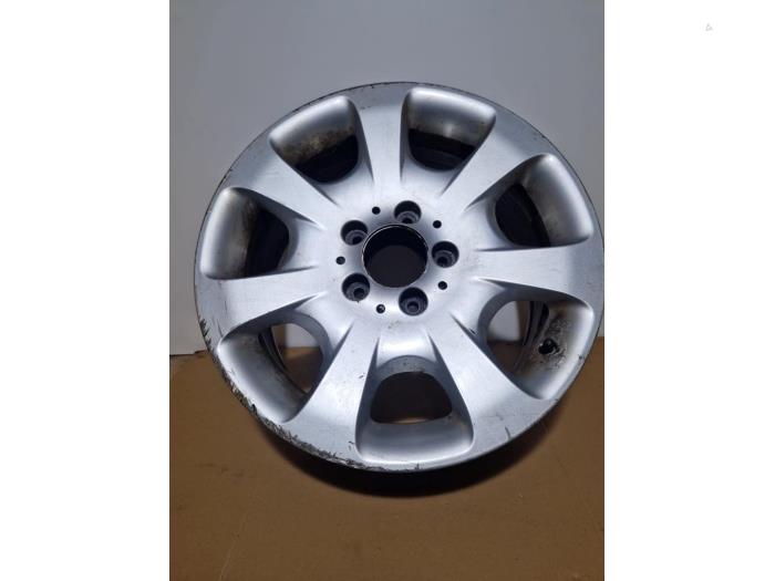 Używane Obrecz Mercedes C (W203) 2.2 C-200 CDI 16V Cena € 42,35 Z VAT oferowane przez Autoparts Van De Velde